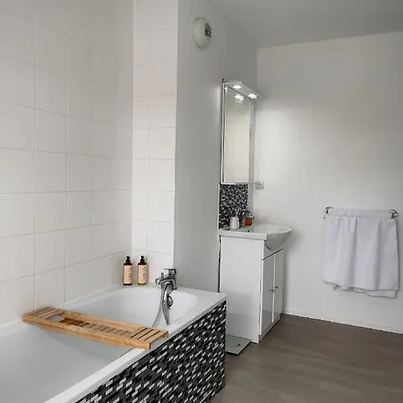 Jacqueline Apartman *